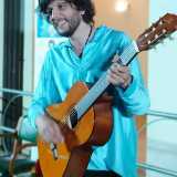 Ermal Meta (2018) � Anche Ermal Meta non � nato in Puglia, ma � cresciuto per� a Bari: citt� in cui si trasfer� dall�Albania all�et� di 13 anni. La sua vittoria a Sanremo arriva nel 2018 in coppia con Fabrizio Moro cantando �Non mi avete fatto niente� (foto di Eliaxt)